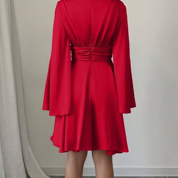 Red Elegant Women's V-Neck Long Bell Sleeves Ruched Waist Satin Party Dress - Picture 6 of 6